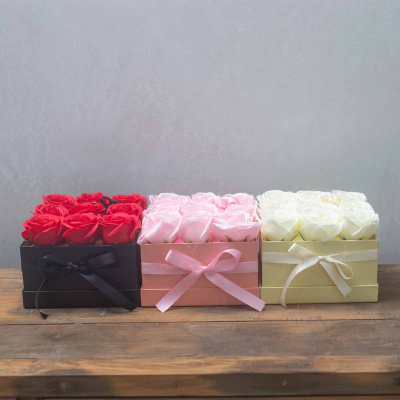 Zeep Bloemen Cadeau Set - 9 Rode Rozen - Vierkant