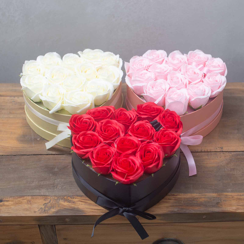 Zeep Bloemen Cadeau Set - 13 Rode Rozen - Hartvorm