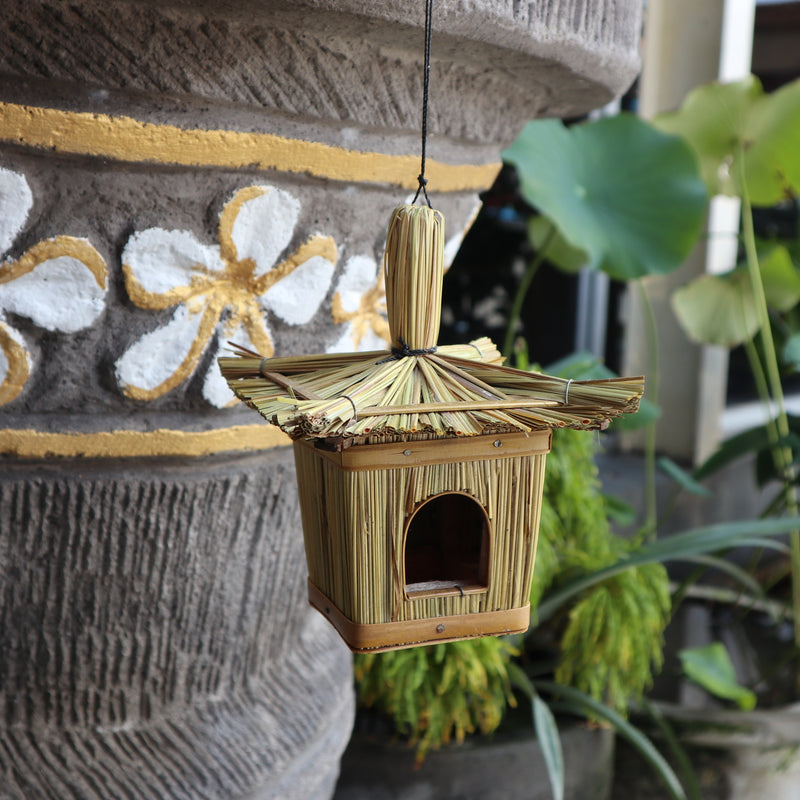 Small square seagrass birdhouse